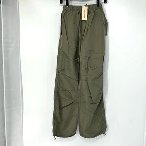 Luxe to kill NWT women’s parachute pants 2